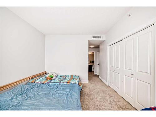 1705-55 Spruce Place Sw, Calgary, AB - Indoor Photo Showing Bedroom