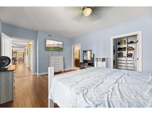 28537 334 Township, Rural Mountain View County, AB - Indoor Photo Showing Bedroom