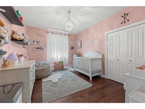 28537 334 Township, Rural Mountain View County, AB - Indoor Photo Showing Bedroom