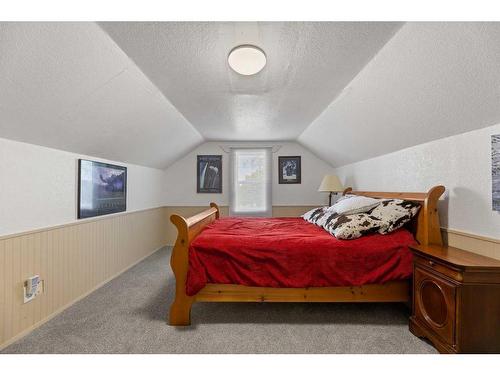 28537 334 Township, Rural Mountain View County, AB - Indoor Photo Showing Bedroom