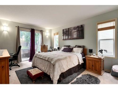 18 Valley Crest Close Nw, Calgary, AB - Indoor Photo Showing Bedroom