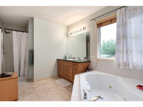 18 Valley Crest Close Nw, Calgary, AB - Indoor Photo Showing Bathroom