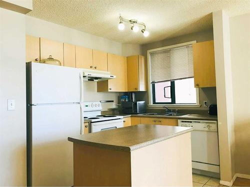 1117-1111 6 Avenue Sw, Calgary, AB - Indoor Photo Showing Kitchen With Double Sink