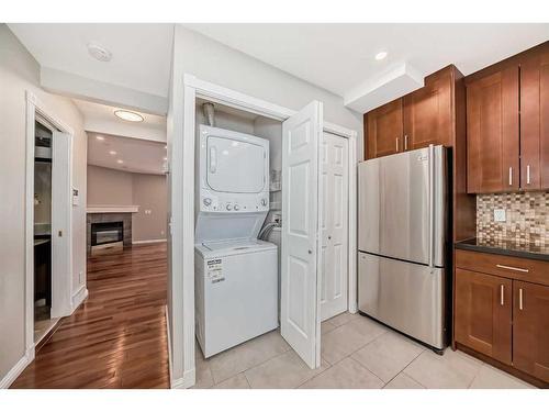 1-119 23 Avenue Ne, Calgary, AB - Indoor Photo Showing Laundry Room