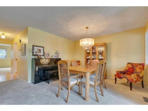 812 Edgemont Road Nw, Calgary, AB - Indoor Photo Showing Dining Room
