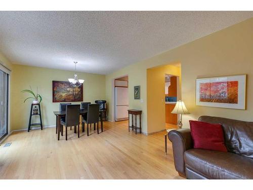 812 Edgemont Road Nw, Calgary, AB - Indoor Photo Showing Living Room