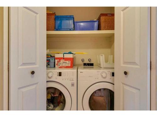 812 Edgemont Road Nw, Calgary, AB - Indoor Photo Showing Laundry Room