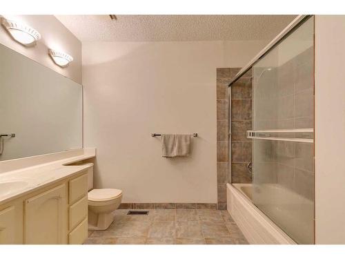812 Edgemont Road Nw, Calgary, AB - Indoor Photo Showing Bathroom
