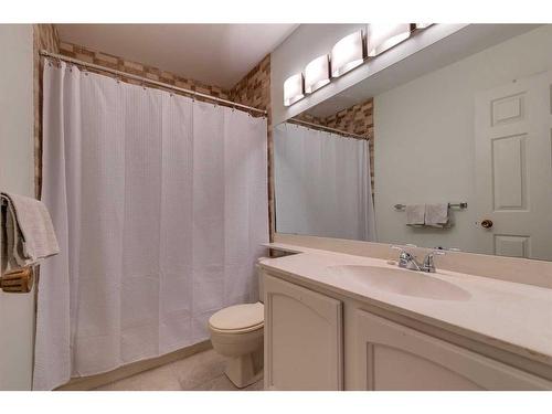 812 Edgemont Road Nw, Calgary, AB - Indoor Photo Showing Bathroom