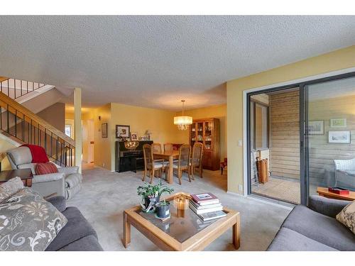 812 Edgemont Road Nw, Calgary, AB - Indoor Photo Showing Living Room