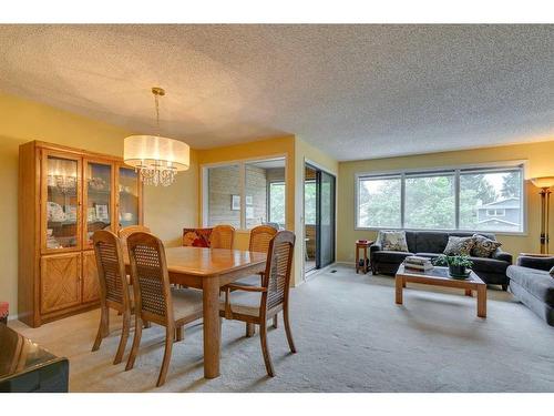 812 Edgemont Road Nw, Calgary, AB - Indoor Photo Showing Other Room