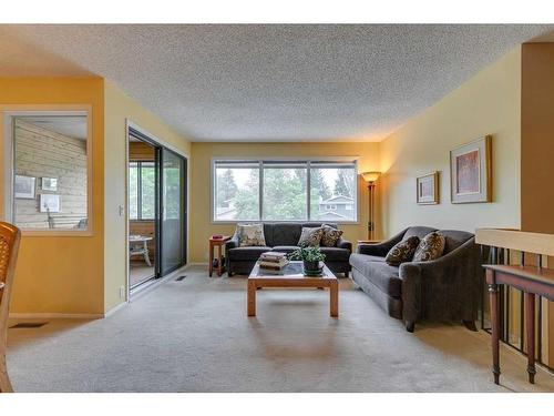 812 Edgemont Road Nw, Calgary, AB - Indoor Photo Showing Living Room