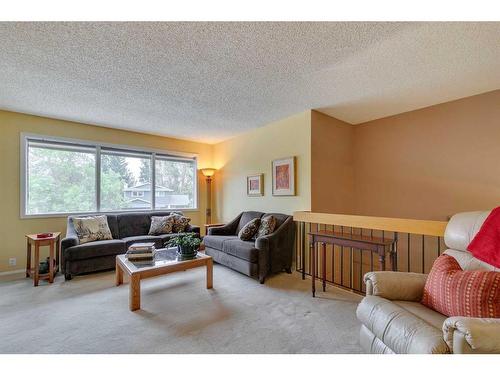 812 Edgemont Road Nw, Calgary, AB - Indoor Photo Showing Living Room