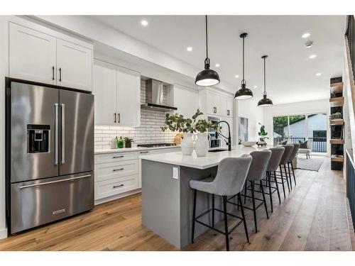 427 15 Avenue Ne, Calgary, AB - Indoor Photo Showing Kitchen With Upgraded Kitchen