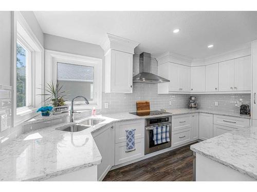 129 Sceptre Court Nw, Calgary, AB - Indoor Photo Showing Kitchen With Double Sink With Upgraded Kitchen