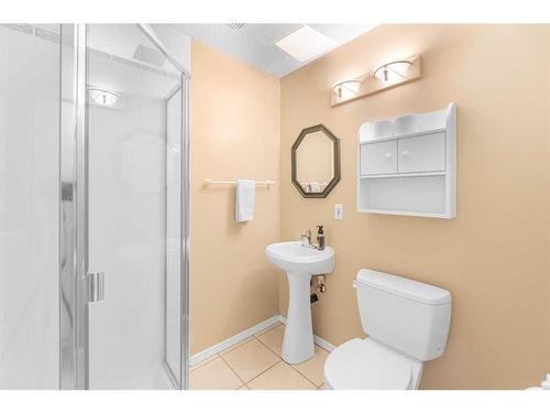 129 Sceptre Court Nw, Calgary, AB - Indoor Photo Showing Bathroom