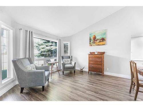 129 Sceptre Court Nw, Calgary, AB - Indoor Photo Showing Living Room