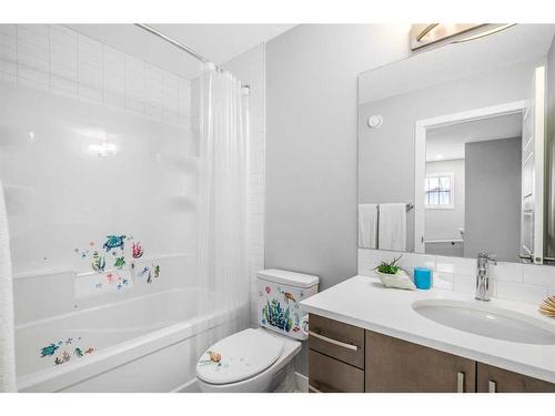 133 Magnolia Terrace Se, Calgary, AB - Indoor Photo Showing Bathroom