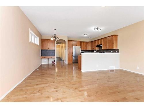 20 Shaw Close, Red Deer, AB - Indoor Photo Showing Kitchen
