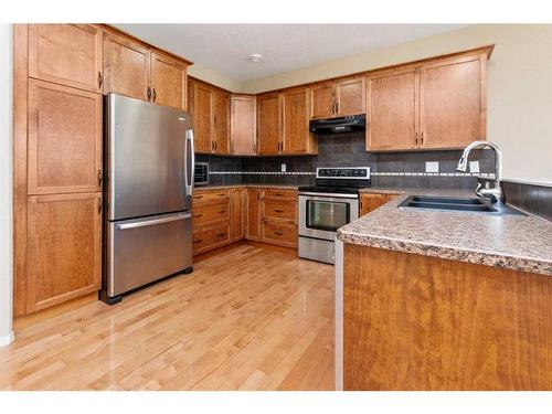 20 Shaw Close, Red Deer, AB - Indoor Photo Showing Kitchen With Double Sink