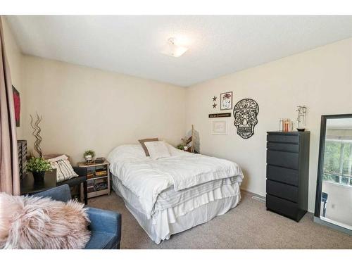 59-32 Whitnel Court Ne, Calgary, AB - Indoor Photo Showing Bedroom
