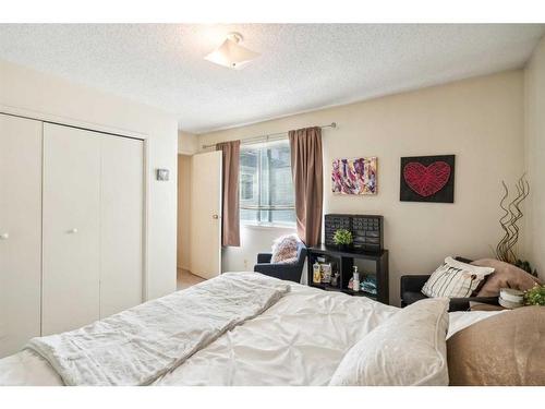 59-32 Whitnel Court Ne, Calgary, AB - Indoor Photo Showing Bedroom