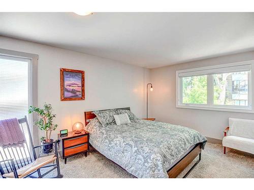 2318 14A Street Sw, Calgary, AB - Indoor Photo Showing Bedroom