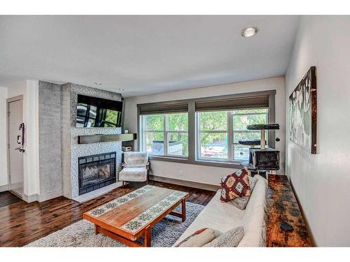 2318 14A Street Sw, Calgary, AB - Indoor Photo Showing Living Room With Fireplace