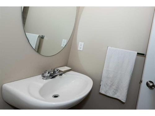 1839 New Brighton Drive Se, Calgary, AB - Indoor Photo Showing Bathroom