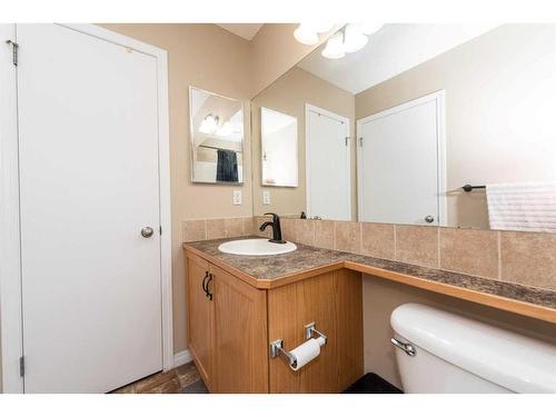 1839 New Brighton Drive Se, Calgary, AB - Indoor Photo Showing Bathroom