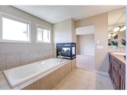 99 Pantego Way Nw, Calgary, AB - Indoor Photo Showing Bathroom