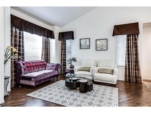 226 Sienna Park Gardens Sw, Calgary, AB - Indoor Photo Showing Living Room