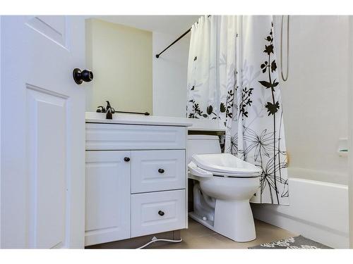 226 Sienna Park Gardens Sw, Calgary, AB - Indoor Photo Showing Bathroom