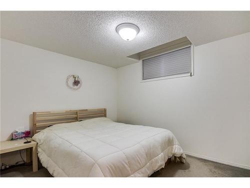 226 Sienna Park Gardens Sw, Calgary, AB - Indoor Photo Showing Bedroom