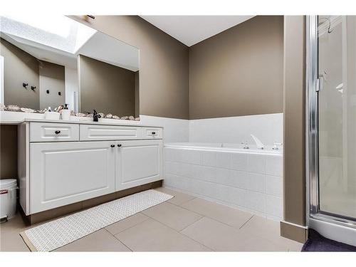 226 Sienna Park Gardens Sw, Calgary, AB - Indoor Photo Showing Bathroom