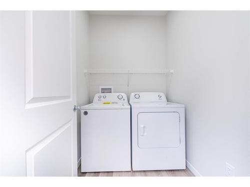 25 Corner Glen Row Ne, Calgary, AB - Indoor Photo Showing Laundry Room