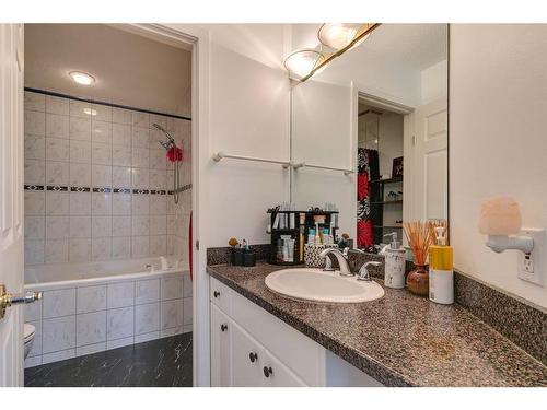 5-1441 23 Avenue Sw, Calgary, AB - Indoor Photo Showing Bathroom