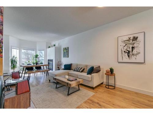 5-1441 23 Avenue Sw, Calgary, AB - Indoor Photo Showing Living Room