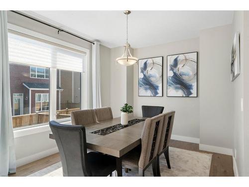 330 Yorkville Road Sw, Calgary, AB - Indoor Photo Showing Dining Room