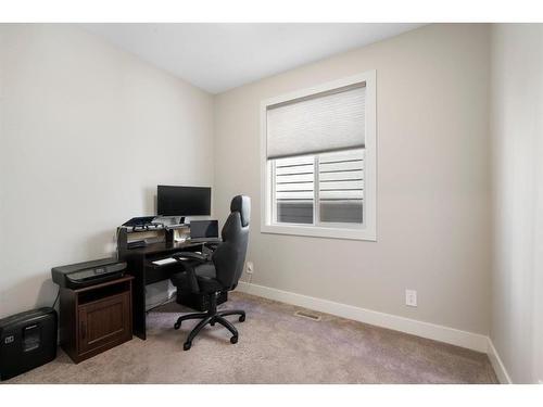 330 Yorkville Road Sw, Calgary, AB - Indoor Photo Showing Office