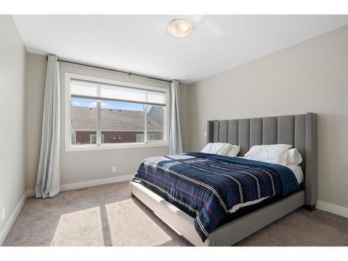 330 Yorkville Road Sw, Calgary, AB - Indoor Photo Showing Bedroom