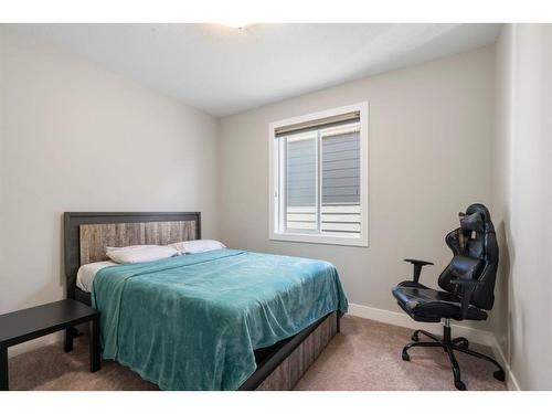 330 Yorkville Road Sw, Calgary, AB - Indoor Photo Showing Bedroom