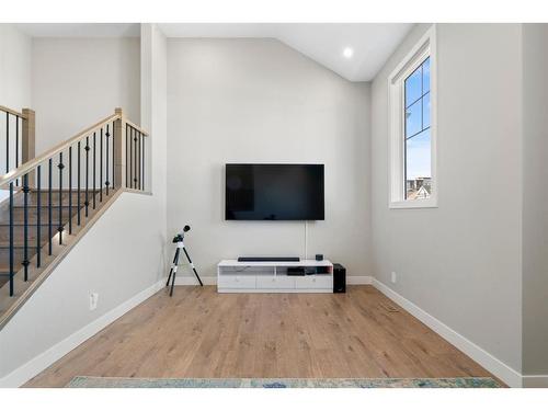 330 Yorkville Road Sw, Calgary, AB - Indoor Photo Showing Other Room