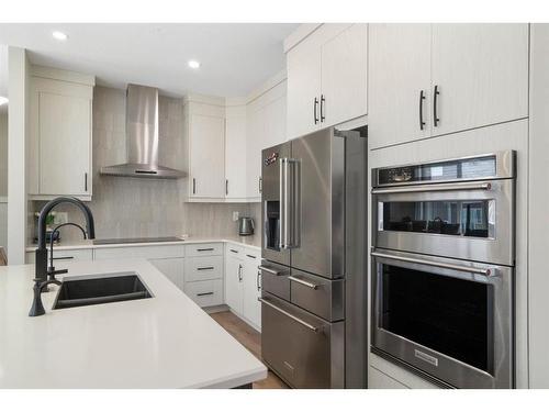 330 Yorkville Road Sw, Calgary, AB - Indoor Photo Showing Kitchen With Double Sink With Upgraded Kitchen