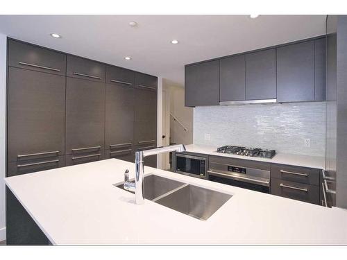 106-1025 5 Avenue Sw, Calgary, AB - Indoor Photo Showing Kitchen With Double Sink With Upgraded Kitchen