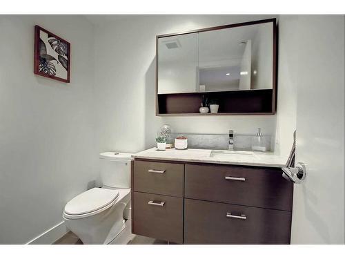 106-1025 5 Avenue Sw, Calgary, AB - Indoor Photo Showing Bathroom