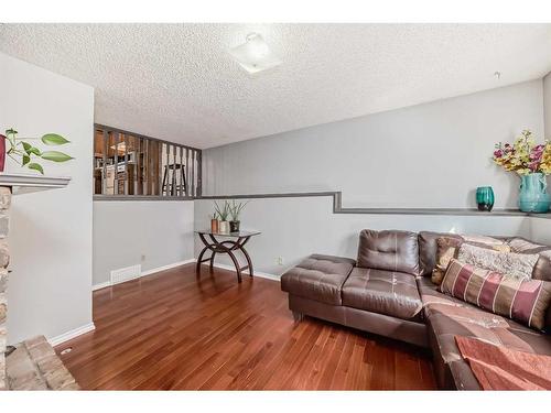 235 Templemont Drive Ne, Calgary, AB - Indoor Photo Showing Living Room