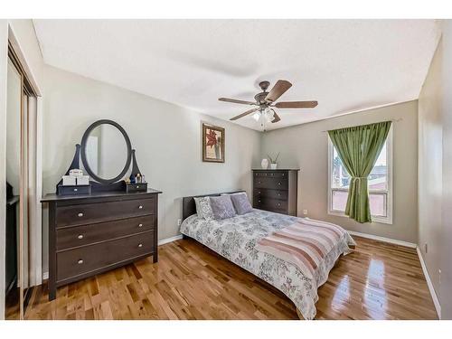 235 Templemont Drive Ne, Calgary, AB - Indoor Photo Showing Bedroom