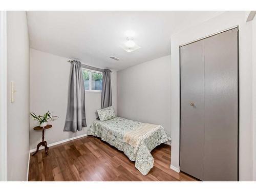 235 Templemont Drive Ne, Calgary, AB - Indoor Photo Showing Bedroom