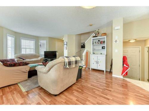 193 Prestwick Acres Se, Calgary, AB - Indoor Photo Showing Living Room